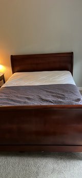 Queen bed in Camp Lejeune, North Carolina