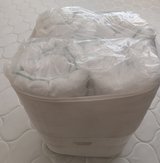 4 new hotel quality pillows queen size in Alamogordo, New Mexico