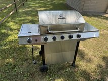 Charbroil 5 burner with 1 side burner gas grill in Fort Leonard Wood, Missouri