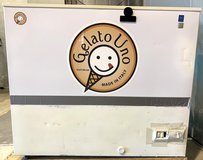 GE 7 Cu. Ft. Commercial Grab-n-Go Ice Cream / Frozen Food Chest Display Freezer in Bolingbrook, Illinois