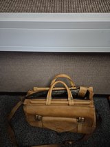 Große Tasche mit Schulterriemen in Wiesbaden, GE