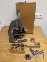 Swift Microscope with 3 objectives, lockable wooden case, and accessories - Downsizing Sale! in Wiesbaden, GE