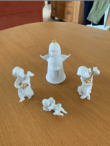 Set: Four porcelain angels in Grafenwoehr, GE