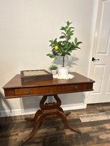 Good condition desk in Spring, Texas