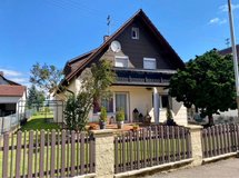 Family home with huge garden 15 minutes to Panzer in Stuttgart, GE