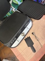 Pampered chef’s Deluxe Electric Grill & Griddle (used) in Fort Campbell, Kentucky