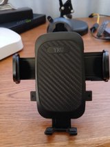 YRU CELL PHONE HOLDER FOR CAR in 29 Palms, California