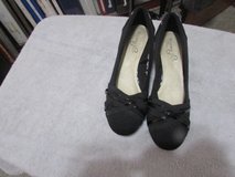 Black Shoes by White Mountain Size 11 in Aurora, Illinois