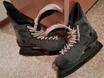 VINTAGE MEN'S  BLACK BAUER ICE SKATES in Spangdahlem, Germany