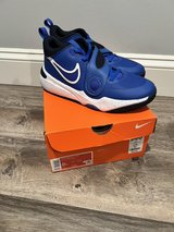 NEW Boys Team Hustle D11 Royal Blue and White Gym Shoes. Sneakers. Size Big Kids Youth 6. in Naperville, Illinois