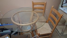 Glass table in Alamogordo, New Mexico