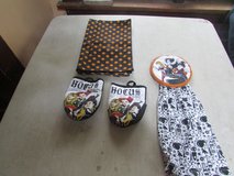 Halloween Towels and oven mitts in Yorkville, Illinois