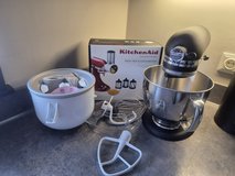 KitchenAid Artisan KSM150PSBK US Model + Accessories & Ice Cream Maker in Wiesbaden, GE