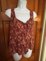 Old Navy Sleeveless Tie Front Floral Print Top - Medium in Batavia, Illinois