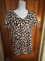 New Old Navy Animal Print V-Neck Top-Small in Naperville, Illinois