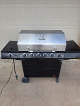 **CHARBROIL 6 BURNER GRILL WITH TANK. in Alamogordo, New Mexico