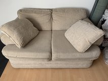 Sofa bassett love seat in Ramstein, Germany
