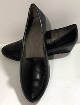 8.5M Aerosole black comfort Shoes - 1.5" Wedge Heels *EUC* in Naperville, Illinois