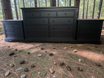 Huge Hamilton Dresser & Nightstands 3pc Bedroom Set Solid Wood Black Satin New in Kingwood, Texas