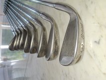 Set of golf clubs, 3-9 irons, PW, Loft Wedge in Wiesbaden, GE