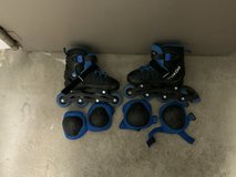 KIDS BLUE INLINE SKATES + PROTECTIVE PAD SET in Ramstein, Germany