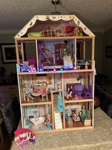 Lighted Kidcraft doll house with dolls and furniture in Fort Polk, Louisiana