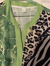 Blouse NEW never worn in Kingwood, Texas