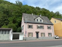 Fully Furnished & Newly Renovated Apartment in Idar-Oberstein in Baumholder, GE