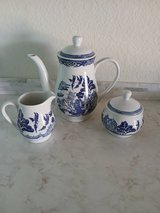 Teapot set in Alamogordo, New Mexico