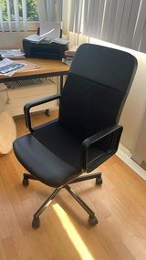 COMPUTER AND CHAIRS in Geilenkirchen, GE