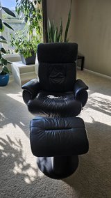 Rocking/Swivel chair - broken but maybe you can fix it? in Naperville, Illinois