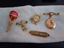 AVON Vintage Jewelry Collection in Warner Robins, Georgia