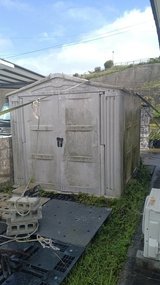 2 free sheds /  you can take  1 ok /comes with plastic pallets in Okinawa, Japan