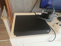 X Box One X 1TB in Stuttgart, GE