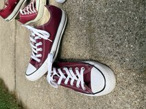 CONVERSE Mens Sz 6/Womens 8 Maroon in Aurora, Illinois