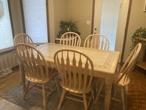 Kitchen table and 6 chairs in Joliet, Illinois