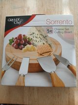 Grande Chef Cheese Set Cutting Board in 29 Palms, California
