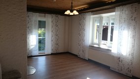 Charming Schoolhouse 8 minutes From Vilseck and Graf in Grafenwoehr, GE