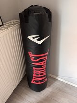 Everlast 100lb long Heavy Bag in Ramstein, Germany
