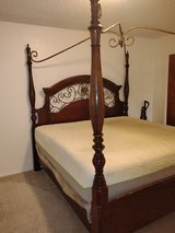 Kng size canopy bed in Alamogordo, New Mexico