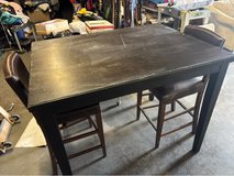 Tall table & 2 chairs in Alamogordo, New Mexico