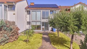 Modernized 5-room terraced house with fireplace, heat pump & photovoltaic system in Ramstein, Germany