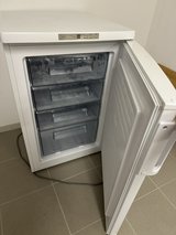 must go this weekend! mini freezer like new! in Stuttgart, GE