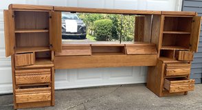 Blackhawk Furn Vtg 3pc Oak Queen bed Lit Headboard & Nightstand Towers in Naperville, Illinois