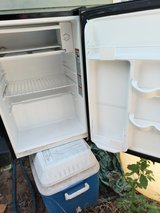 Dorm size fridge in Warner Robins, Georgia