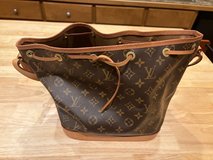Louis Vutton Purse in Warner Robins, Georgia