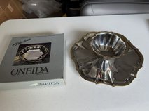 Oneida Golden Royal Chippendale Round Bowl and Serving Dish in Plainfield, Illinois