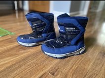 Boy snow boots in Plainfield, Illinois