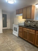 Minutes to I-5, JBLM, Cp Murray, Madigan Hospital. 2br/1bath, All appliances included in Fort Lewis, Washington