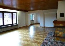 Pet-friendly, detached and spacious house with fenced garden in a pictoresque medieval town in Ramstein, Germany